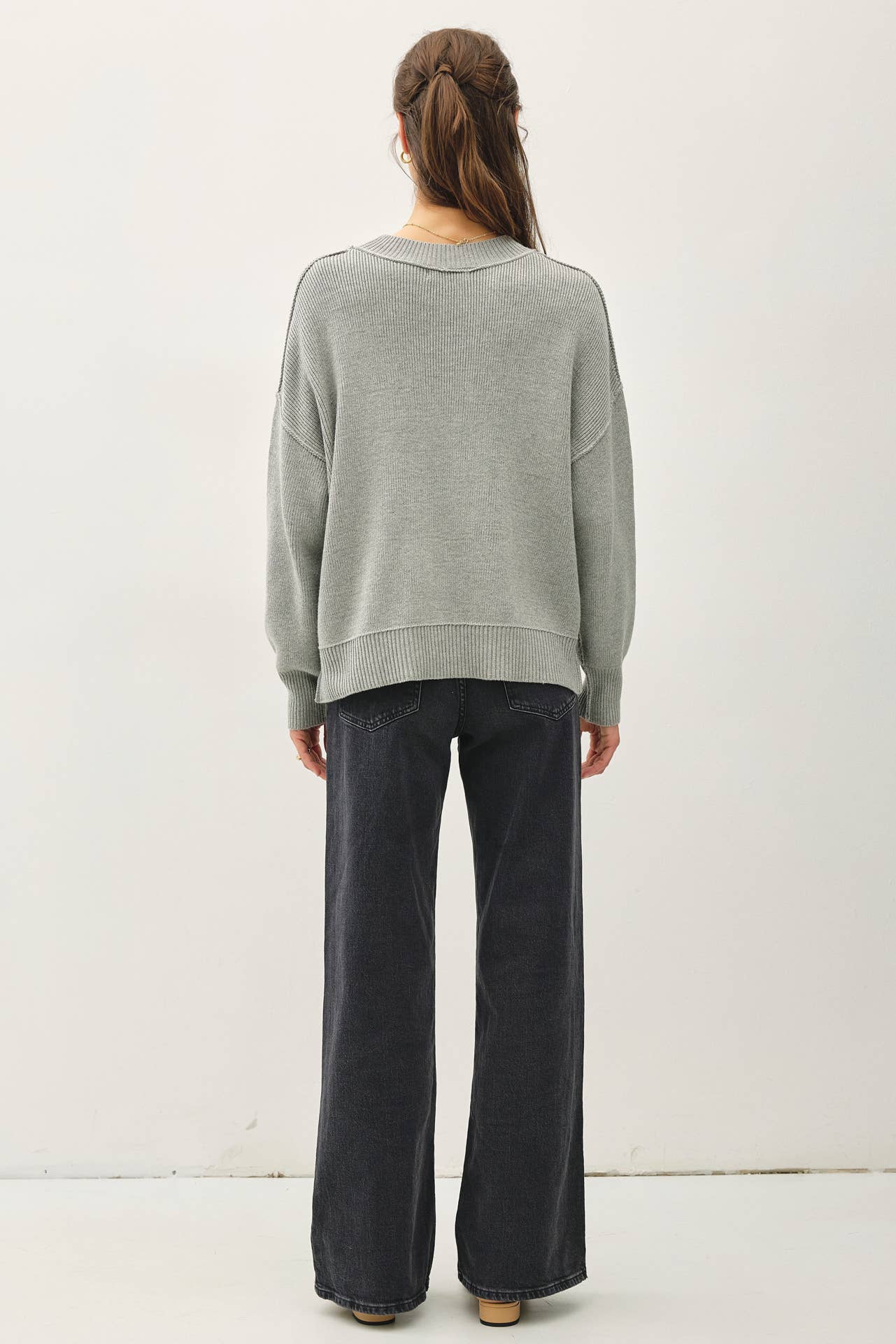RIBBED KNIT SWEATER WITH RAW SEAM DETAILS, 2 colors