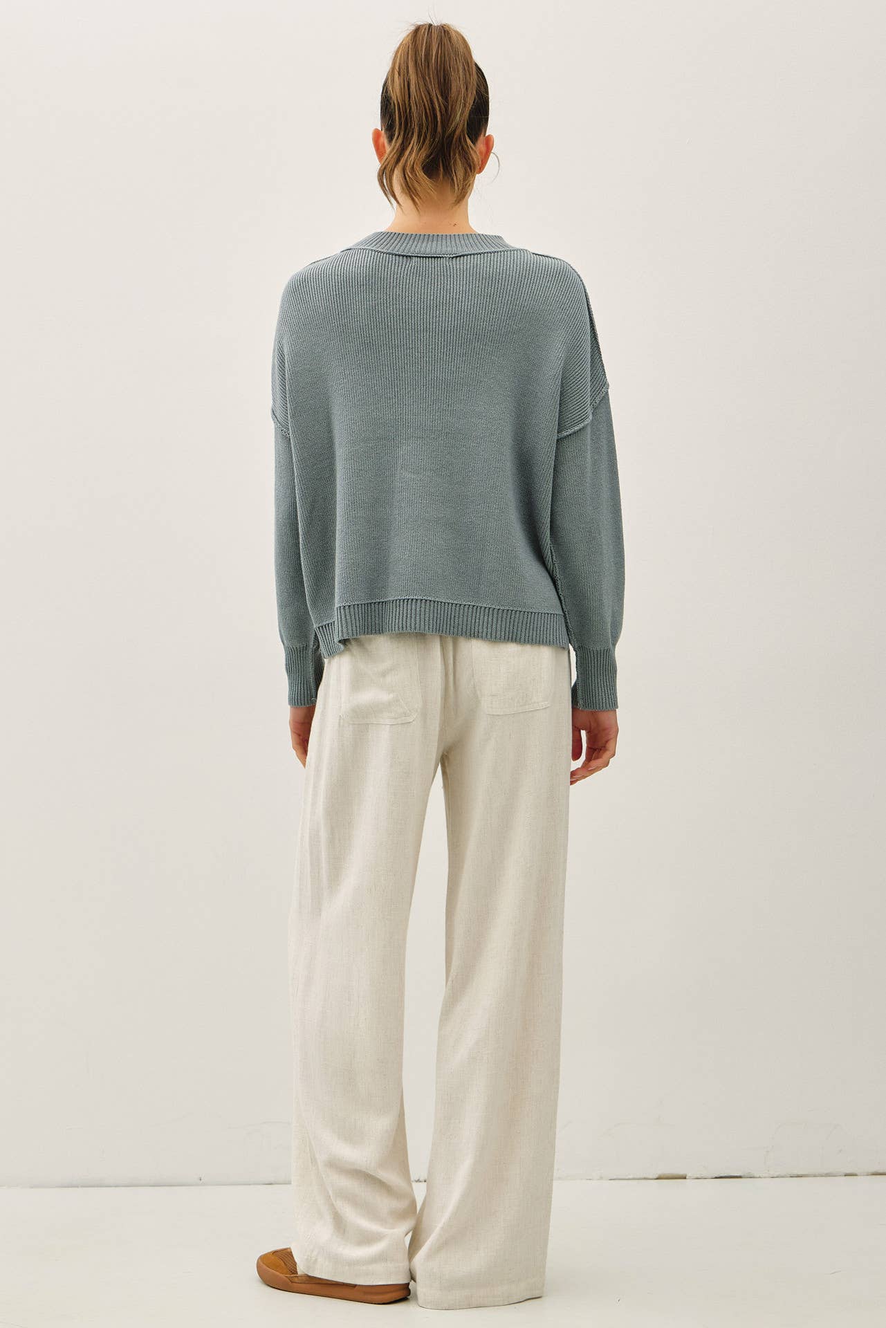 RIBBED KNIT SWEATER WITH RAW SEAM DETAILS, 2 colors
