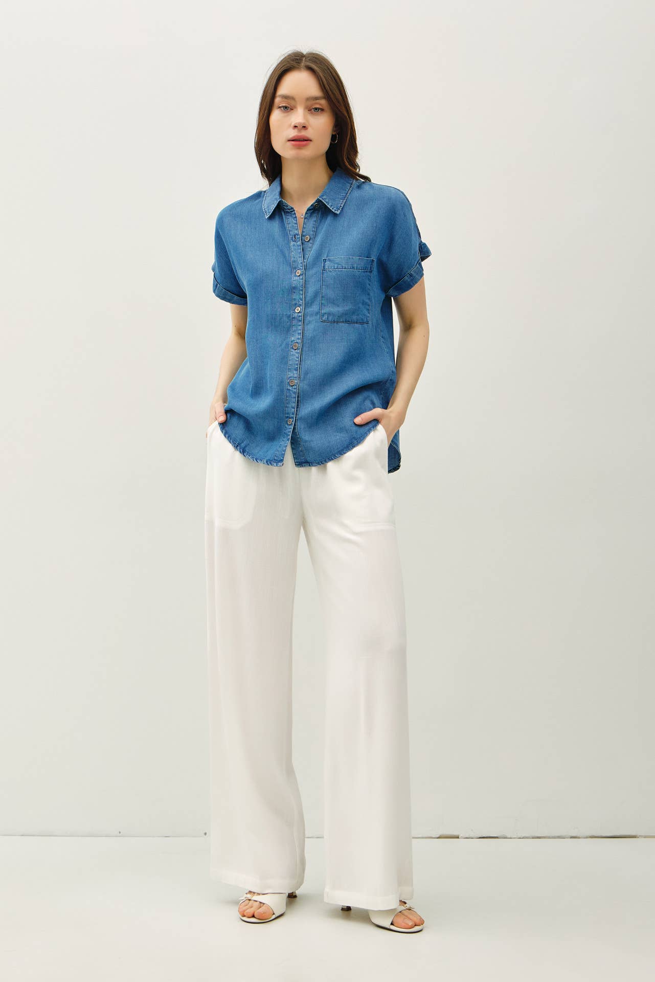CHAMBRAY ROLL SHORT SLEEVE BUTTON DOWN SHIRT