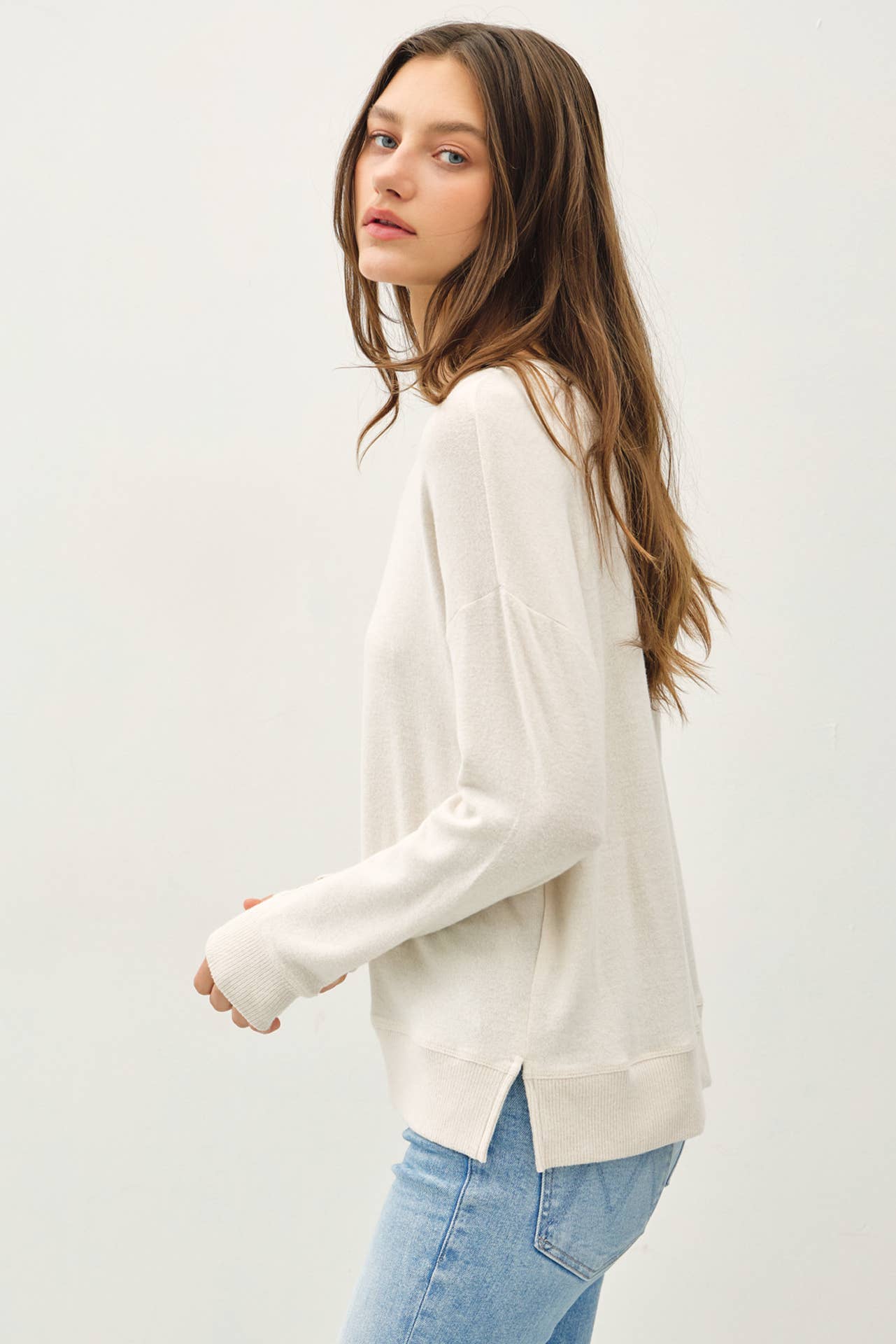 ROUND NECK HACCI BRUSHED PULLOVER KNIT TOP