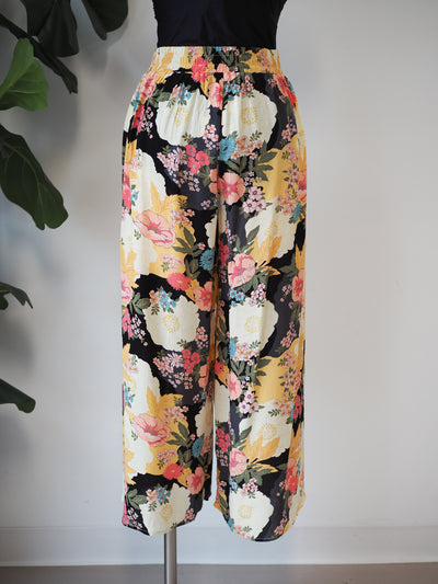 Tribal Pull On Cover Up Capri, 2 colors